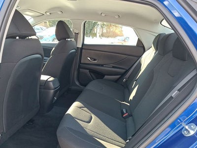 2025 Hyundai Elantra SE