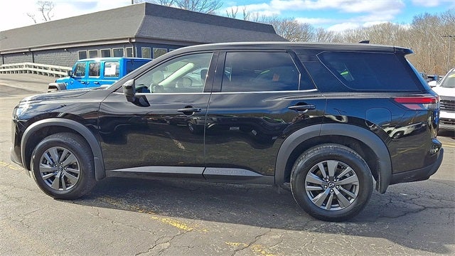 2025 Nissan Pathfinder S