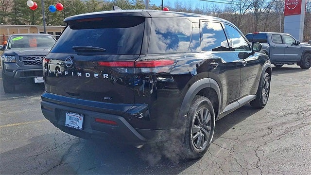 2025 Nissan Pathfinder S