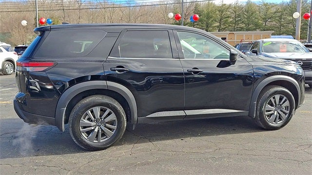 2025 Nissan Pathfinder S