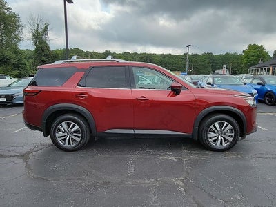 2023 Nissan Pathfinder SL
