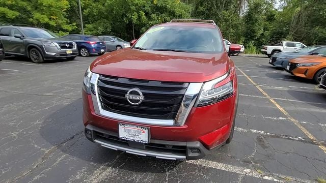 2023 Nissan Pathfinder SL