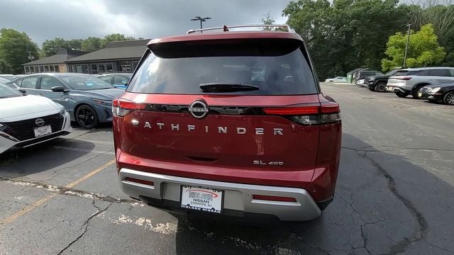 2023 Nissan Pathfinder SL