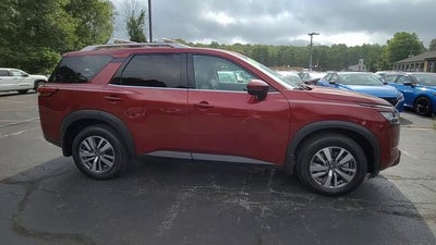2023 Nissan Pathfinder SL
