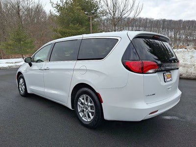 2022 Chrysler Voyager LX