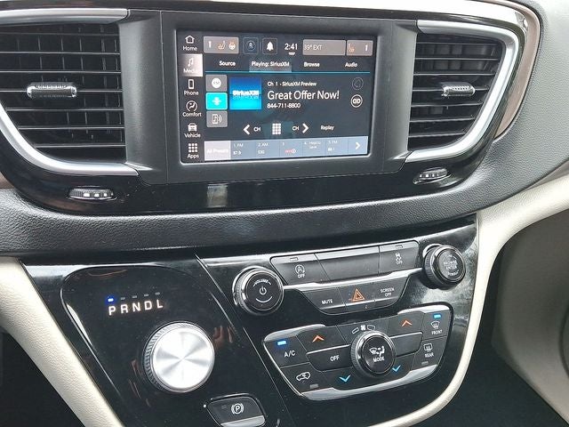 2022 Chrysler Voyager LX