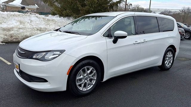 2022 Chrysler Voyager LX