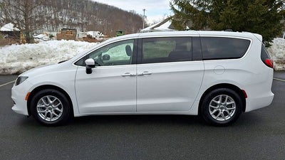 2022 Chrysler Voyager LX