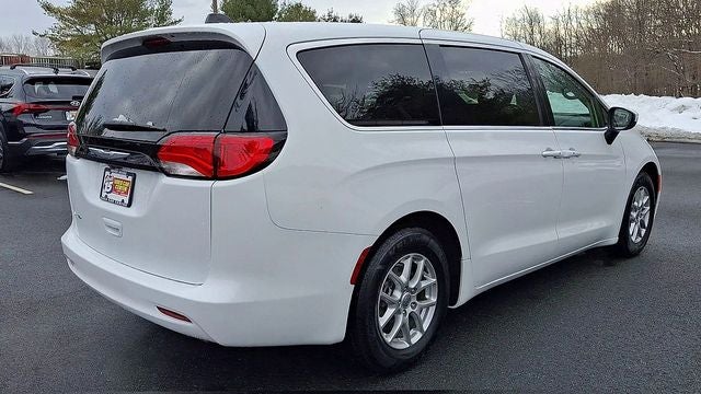 2022 Chrysler Voyager LX