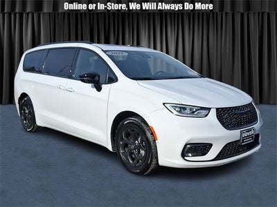 2025 Chrysler Pacifica Hybrid Select