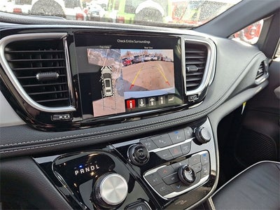 2025 Chrysler Pacifica Hybrid Select