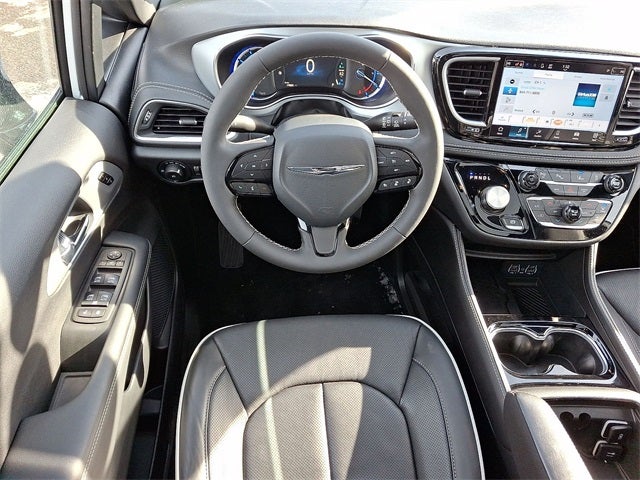 2025 Chrysler Pacifica Hybrid Select