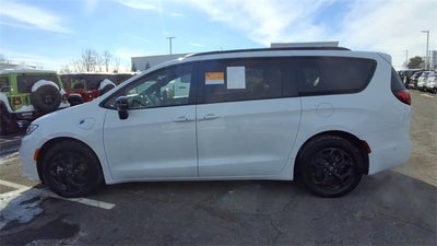 2025 Chrysler Pacifica Hybrid Select