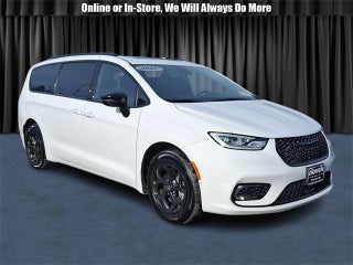 2025 Chrysler Pacifica Hybrid Select