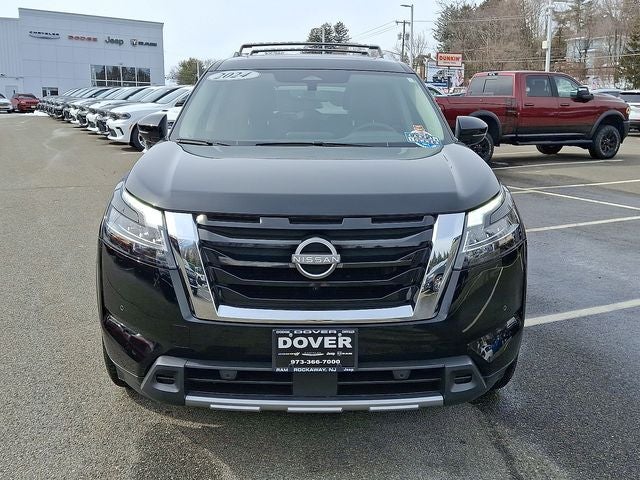 2024 Nissan Pathfinder SL