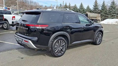 2024 Nissan Pathfinder SL