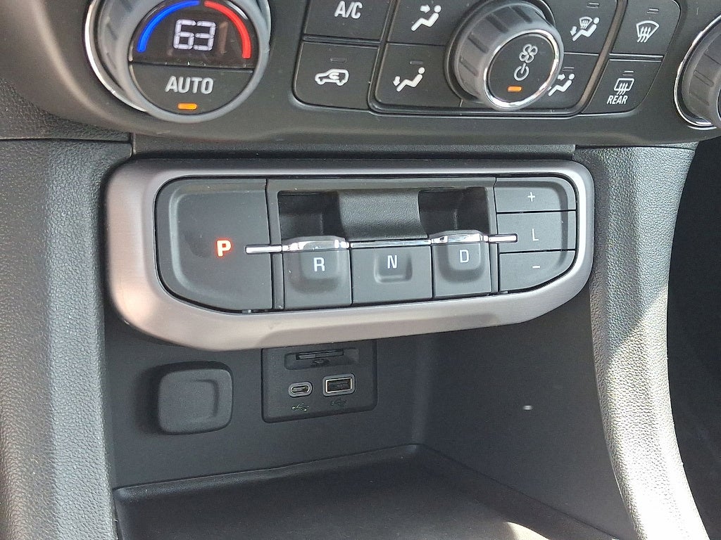 2023 GMC Acadia AT4