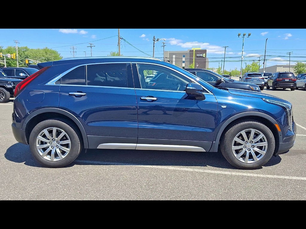 2021 Cadillac XT4 Premium Luxury