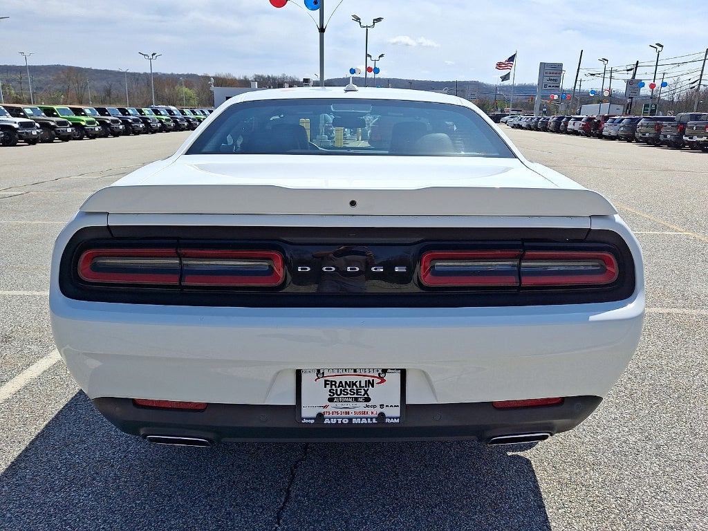 2016 Dodge Challenger SXT Plus