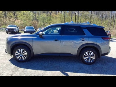 2024 Nissan Pathfinder SL