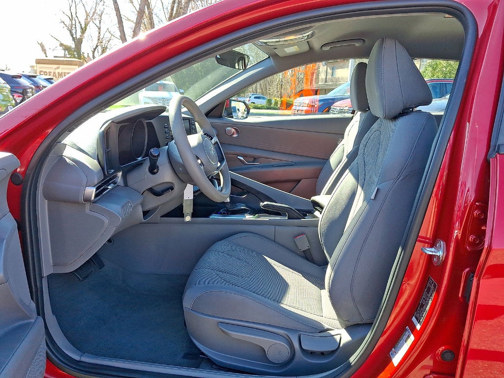 2023 Hyundai Elantra SE