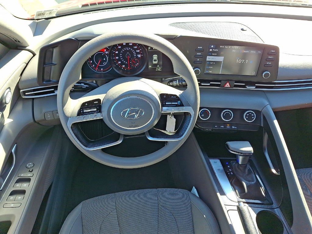 2023 Hyundai Elantra SE