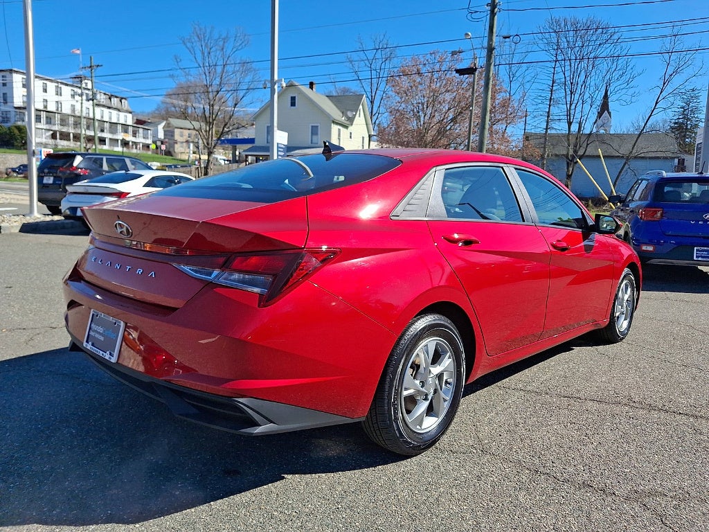 2023 Hyundai Elantra SE
