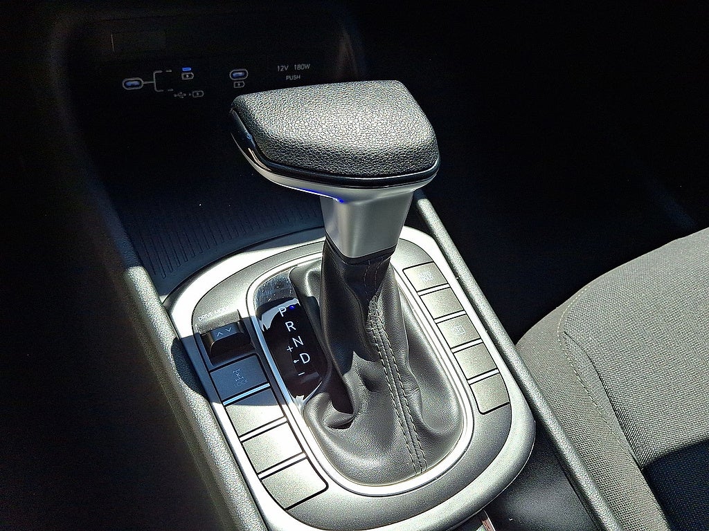 2025 Hyundai Kona SE