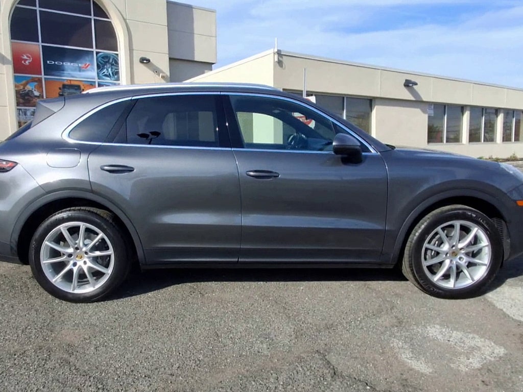 2023 Porsche Cayenne Platinum Edition