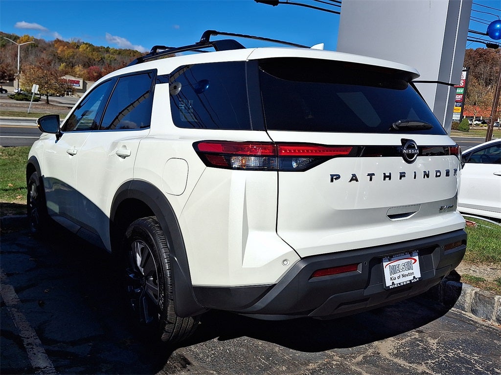 2024 Nissan Pathfinder SV