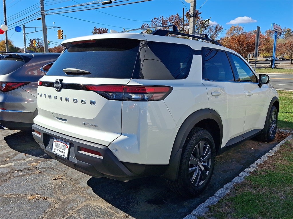 2024 Nissan Pathfinder SV