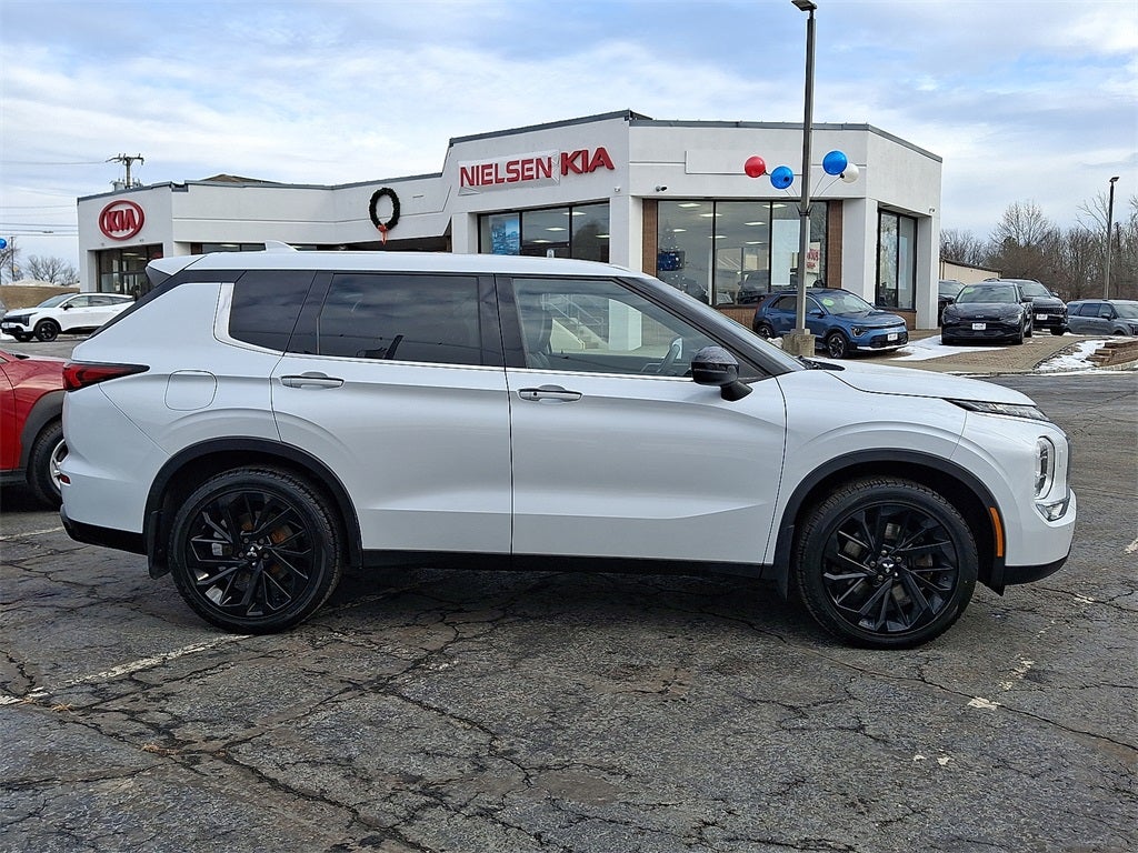 2022 Mitsubishi Outlander Black Edition
