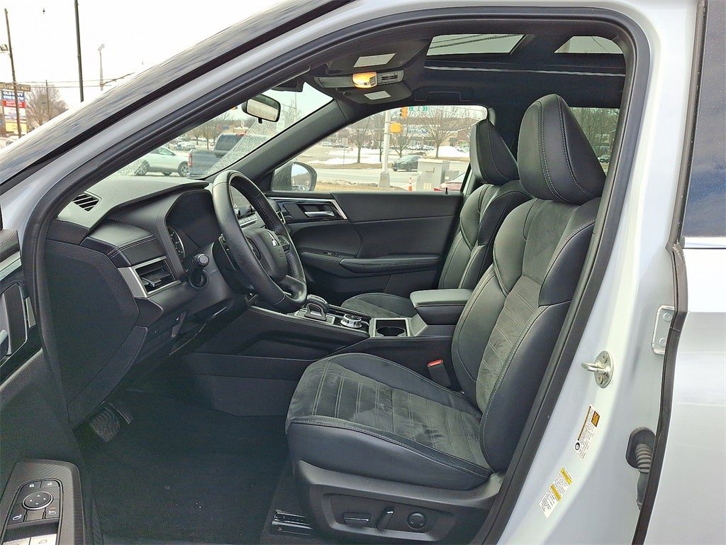 2022 Mitsubishi Outlander Black Edition