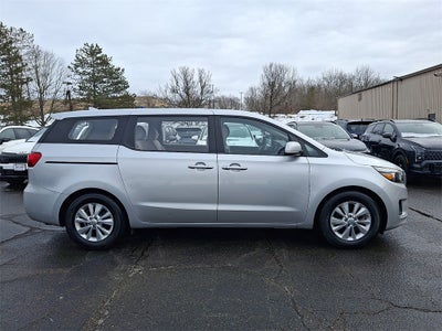 2016 Kia Sedona L