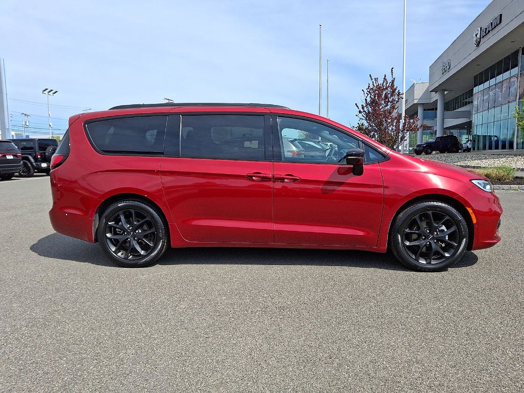2025 Chrysler Pacifica Limited