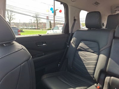 2025 Nissan Pathfinder Platinum