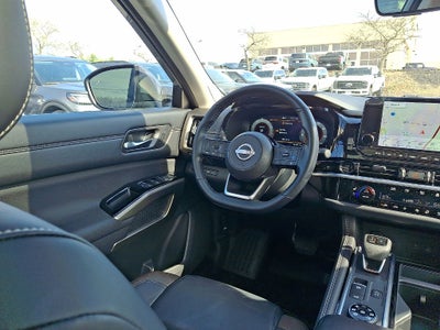 2025 Nissan Pathfinder Platinum