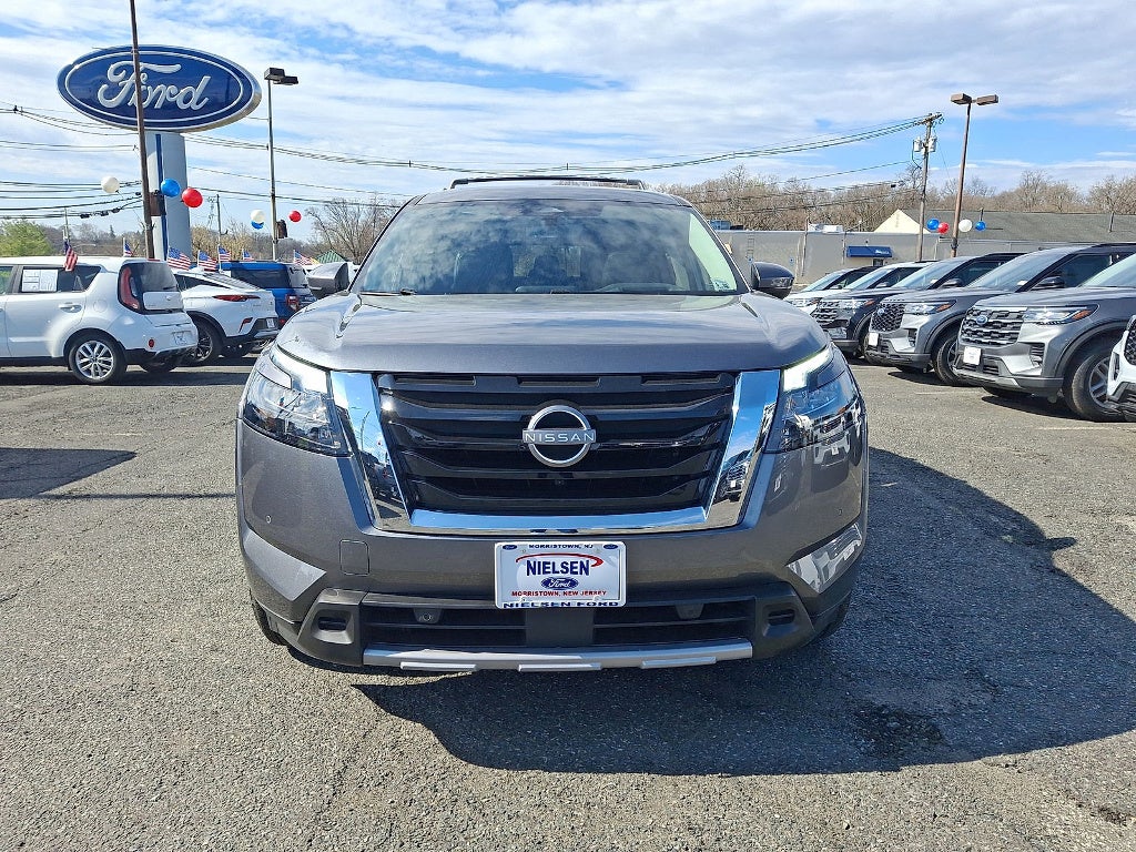 2025 Nissan Pathfinder Platinum