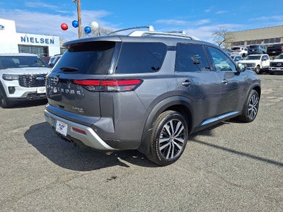 2025 Nissan Pathfinder Platinum