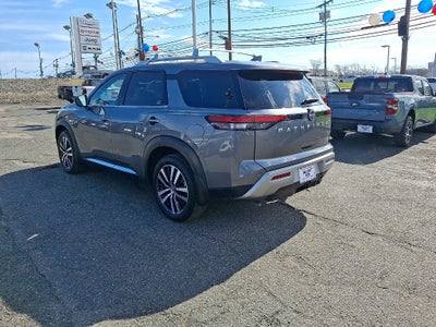 2025 Nissan Pathfinder Platinum