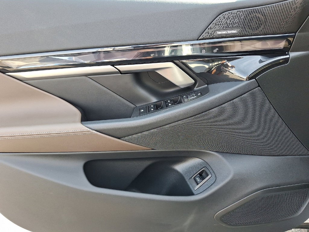 2025 BMW i5 xDrive40