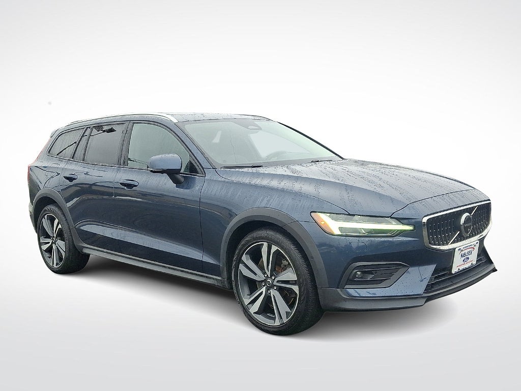 2023 Volvo V60 Cross Country B5 Plus