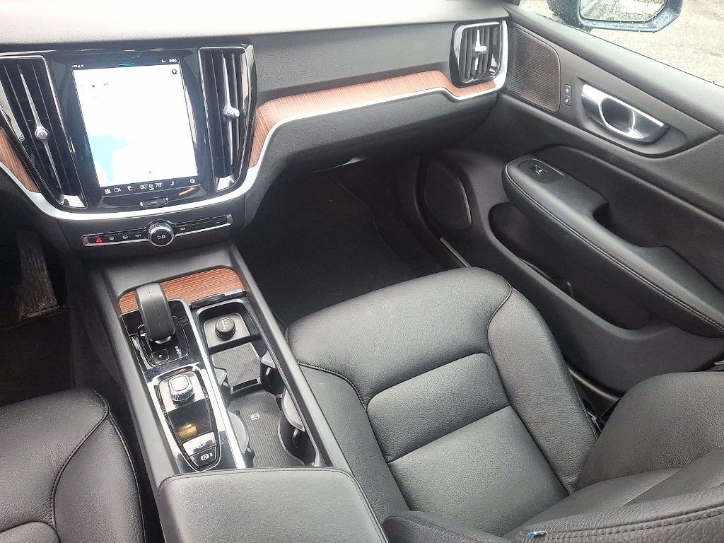 2023 Volvo V60 Cross Country B5 Plus