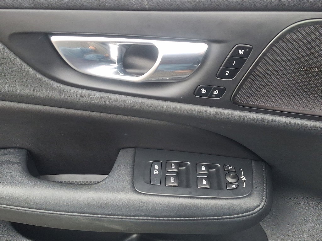 2023 Volvo V60 Cross Country B5 Plus