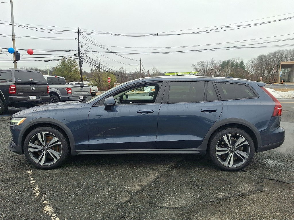 2023 Volvo V60 Cross Country B5 Plus