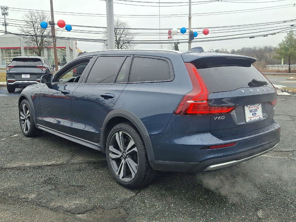2023 Volvo V60 Cross Country B5 Plus