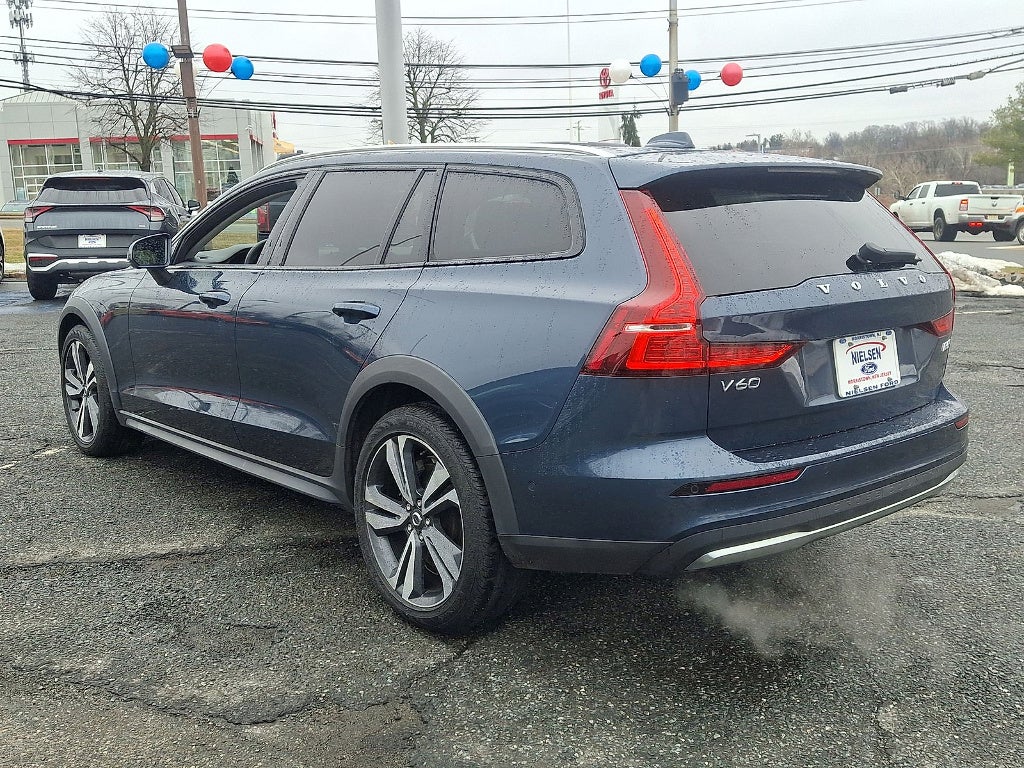 2023 Volvo V60 Cross Country B5 Plus