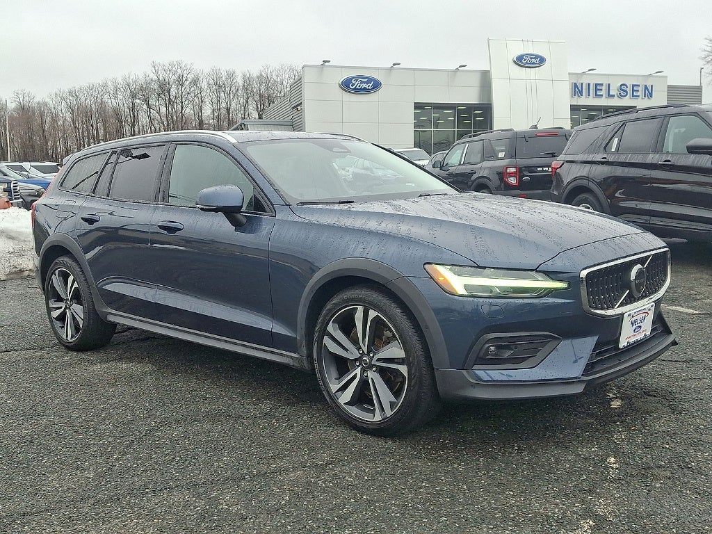 2023 Volvo V60 Cross Country B5 Plus