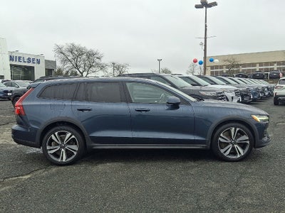 2023 Volvo V60 Cross Country B5 Plus