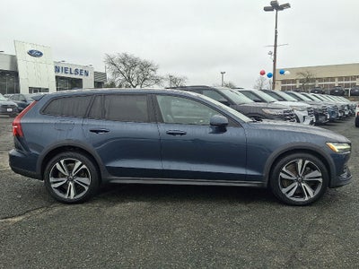 2023 Volvo V60 Cross Country B5 Plus